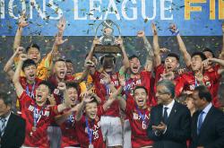 广州队训练开放日，赛前造点机会引欢呼，意大利杯在即，临场指挥获称赞(持国和广目哪个好捉)-多宝体育